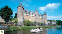 The Caprice cruising at Ch�teau Josselin, Canal du Nantes � Brest